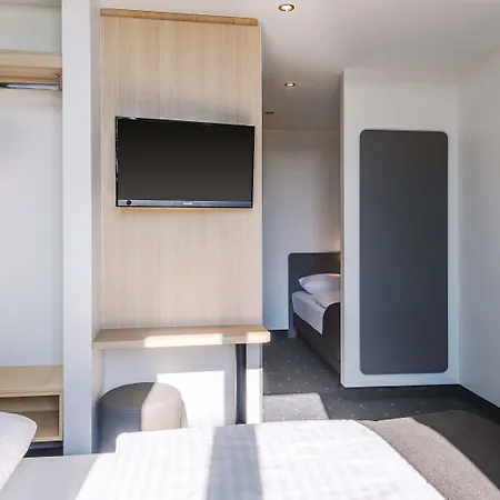 Hotel Muenchen-trudering 3*